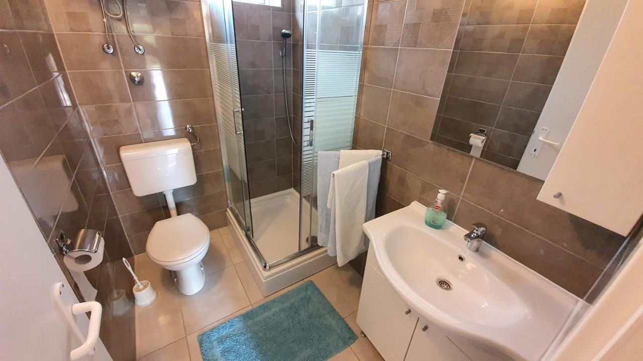 באסקה Double Rooms With Terrace Tomica מראה חיצוני תמונה